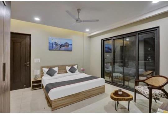 Vibe Hotel Noida Exterior foto